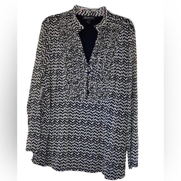 NWT- I.N.C. Apres Glam mini arrow blouse. Size 2X - Picture 2 of 9